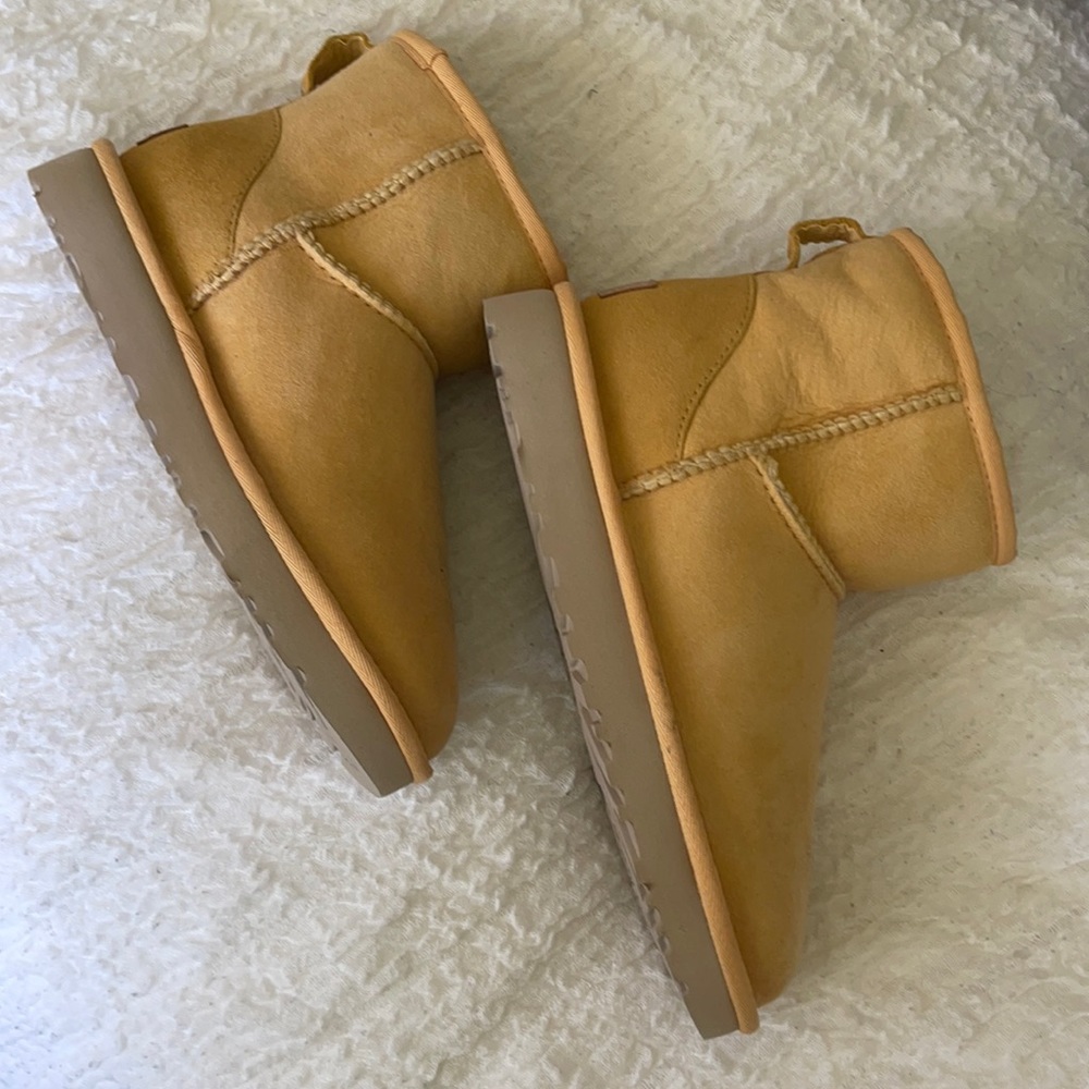 UGG Mini II Boots - Picture 2 of 8